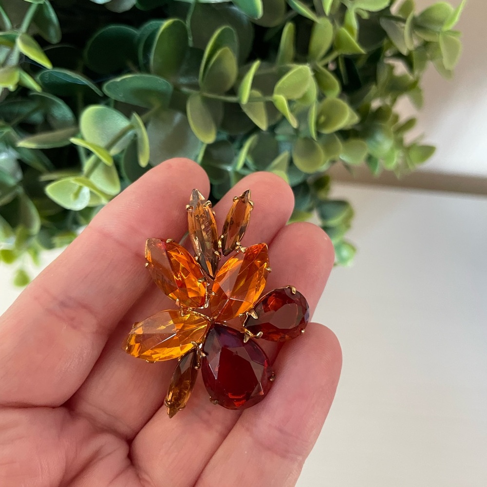 Vintage Cognac Amber Rhinestones Gold tone floral Czechoslavakia Brooch Pin